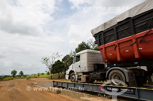  Balance to trucks - BR-324 highway - near to Sao Sebastiao do Passe city  - Sao Sebastiao do Passe city - Bahia state (BA) - Brazil