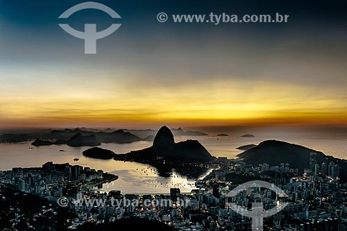  View of sunrise - Botafogo Bay from Mirante Dona Marta  - Rio de Janeiro city - Rio de Janeiro state (RJ) - Brazil