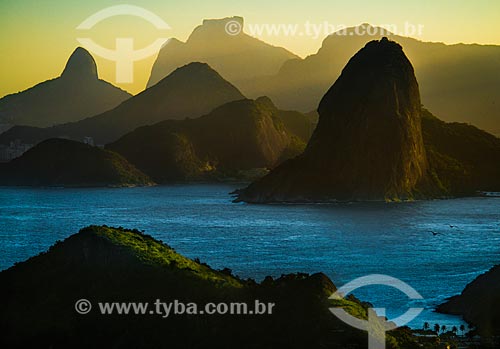  View of Sugar Loaf with Morro Dois Irmaos (Two Brothers Mountain) and Rock of Gavea in the background  - Rio de Janeiro city - Rio de Janeiro state (RJ) - Brazil