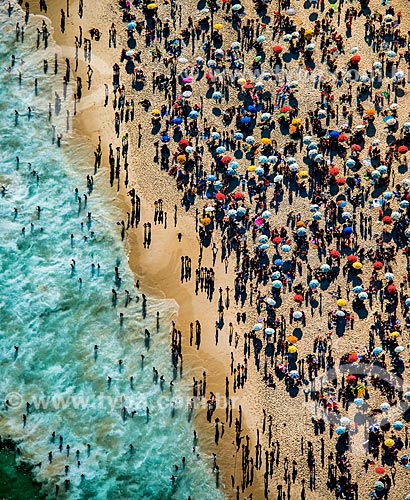  Aerial photo of bathers - Copacabana Beach  - Rio de Janeiro city - Rio de Janeiro state (RJ) - Brazil