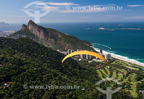  Practitioner of gliding - Pedra Bonita (Bonita Stone)/Pepino ramp  - Rio de Janeiro city - Rio de Janeiro state (RJ) - Brazil