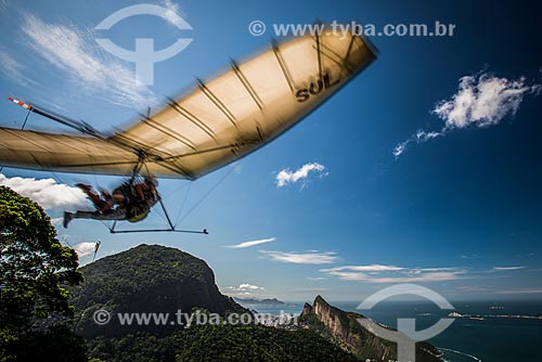  Practitioner of gliding - Pedra Bonita (Bonita Stone)/Pepino ramp  - Rio de Janeiro city - Rio de Janeiro state (RJ) - Brazil