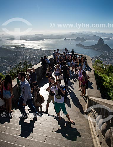  Tourists - mirante of Christ the Redeemer with Sugar Loaf in the background  - Rio de Janeiro city - Rio de Janeiro state (RJ) - Brazil