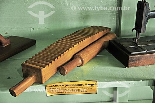  Calandra (mangel) on exhibit - instrument used to spend clothes - Paul Zerna Museum (Memorial of Immigrant) - part of the Paul Zerna Cultural Center  - Witmarsum city - Santa Catarina state (SC) - Brazil