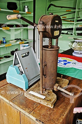  Press used to fill sausage on exhibit - Paul Zerna Museum (Memorial of Immigrant) - part of the Paul Zerna Cultural Center  - Witmarsum city - Santa Catarina state (SC) - Brazil