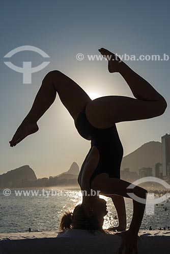  Woman practicing Yoga - Mirante do Leme - also known as Caminho dos Pescadores (Fisherman Path) - vrschikasana movement (scorpion)  - Rio de Janeiro city - Rio de Janeiro state (RJ) - Brazil