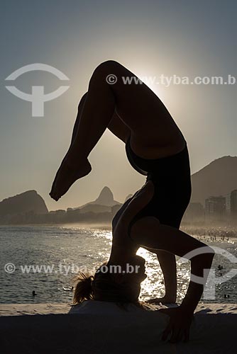  Woman practicing Yoga - Mirante do Leme - also known as Caminho dos Pescadores (Fisherman Path) - vrschikasana movement (scorpion)  - Rio de Janeiro city - Rio de Janeiro state (RJ) - Brazil