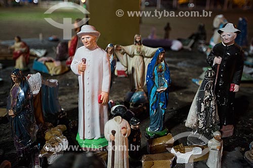  Religious images under cruise - Romeiros Square (Pilgrims Square) - opposite to Nossa Senhora das Dores Basilica Sanctuary  - Juazeiro do Norte city - Ceara state (CE) - Brazil