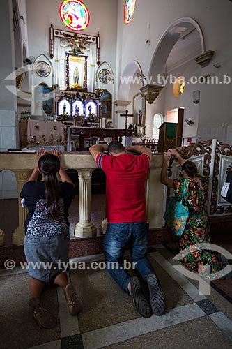  Devouts inside of Nossa Senhora das Dores Basilica Sanctuary  - Juazeiro do Norte city - Ceara state (CE) - Brazil