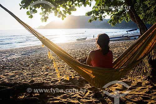  Woman resting in hammock on Sono Beach  - Paraty city - Rio de Janeiro state (RJ) - Brazil