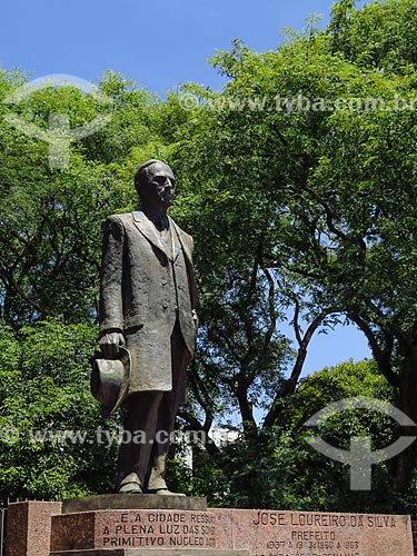  Statue of the Mayor Loureiro da Silva - Loureiro da Silva Avenue  - Porto Alegre city - Rio Grande do Sul state (RS) - Brazil