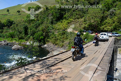  Vehicles - Alemao Bridge over Macae River - Macae de Cima Forest Reserve  - Nova Friburgo city - Rio de Janeiro state (RJ) - Brazil
