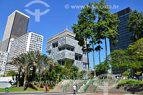  Largo da Carioca Square with the Build of the PETROBRAS headquarters in the background  - Rio de Janeiro city - Rio de Janeiro state (RJ) - Brazil