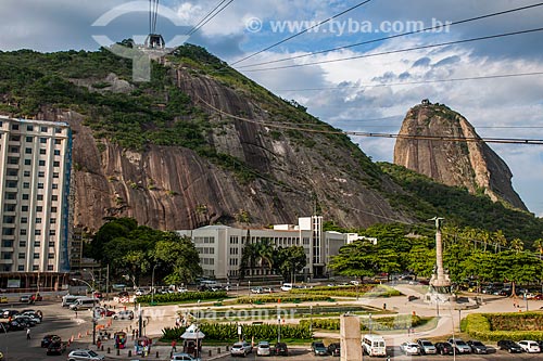  Monument to the Heroes of the Battle of Laguna and Dourados with the cable car of Sugar Loaf making the crossing between the Urca Mountain and Sugar Loaf  - Rio de Janeiro city - Rio de Janeiro state (RJ) - Brazil
