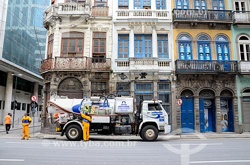  Truck in the service of Rio de Janeiro city hall - parked in March 1 Street near Teofilo Otoni Street  - Rio de Janeiro city - Rio de Janeiro state (RJ) - Brazil