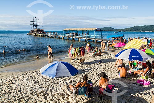  Bathers - Canasvieiras Beach with the pier in the background  - Florianopolis city - Santa Catarina state (SC) - Brazil
