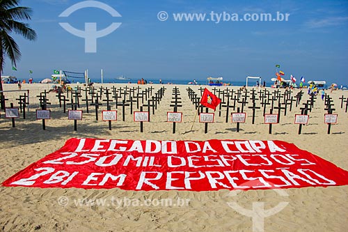  Demonstration against removals of houses - Copacabana Beach promoted by Popular Committee to Cup and Olympics  - Rio de Janeiro city - Rio de Janeiro state (RJ) - Brazil