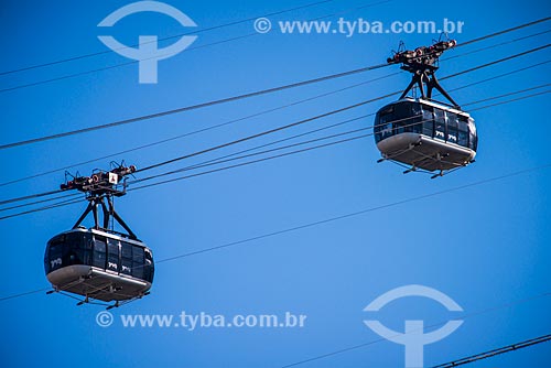  View of cable cars making  the crossing between the Urca Mountain and Sugar Loaf during Urca Mountain trail  - Rio de Janeiro city - Rio de Janeiro state (RJ) - Brazil