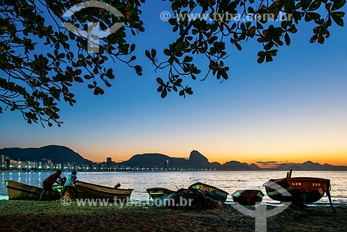  View of dawn from fishing village Z-13 - on Post 6 of Copacabana Beach - with the Sugar Loaf in the background  - Rio de Janeiro city - Rio de Janeiro state (RJ) - Brazil