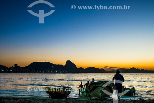  Fishermen from fishing village Z-13 - on Post 6 of Copacabana Beach - putting the boat in the sea with the Sugar Loaf in the background  - Rio de Janeiro city - Rio de Janeiro state (RJ) - Brazil