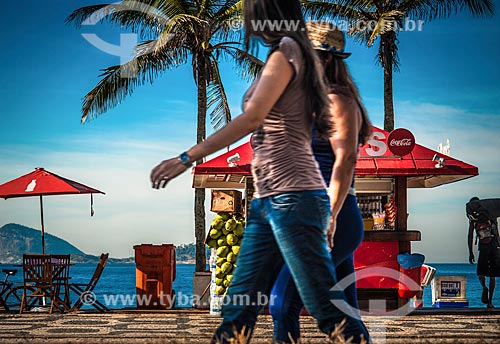  Pedestrians - Ipanema Beach boardwalk  - Rio de Janeiro city - Rio de Janeiro state (RJ) - Brazil