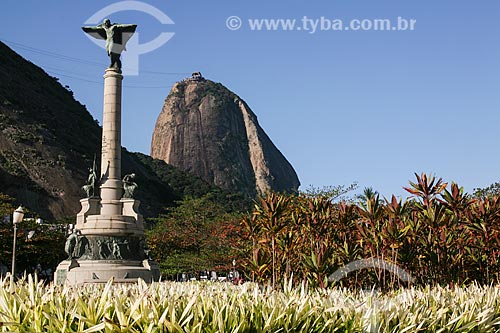  Monument to the Heroes of the Battle of Laguna and Dourados with Sugar Loaf in the background  - Rio de Janeiro city - Rio de Janeiro state (RJ) - Brazil