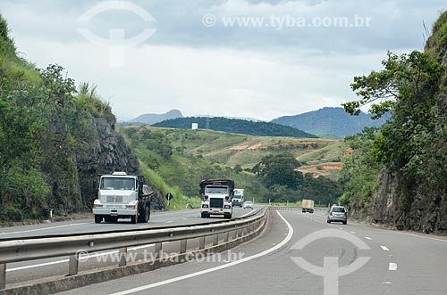  Traffic - snippet of BR-393 highway  - Tres Rios city - Rio de Janeiro state (RJ) - Brazil