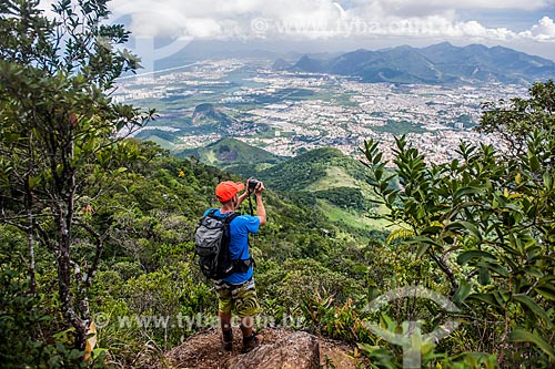  Man photographing the view of west zone from Mirante of Papagaio small ridge mountain  - Rio de Janeiro city - Rio de Janeiro state (RJ) - Brazil