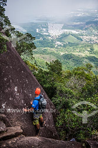  Man climbing the Bico do Papagaio Mountain - Tijuca National Park  - Rio de Janeiro city - Rio de Janeiro state (RJ) - Brazil