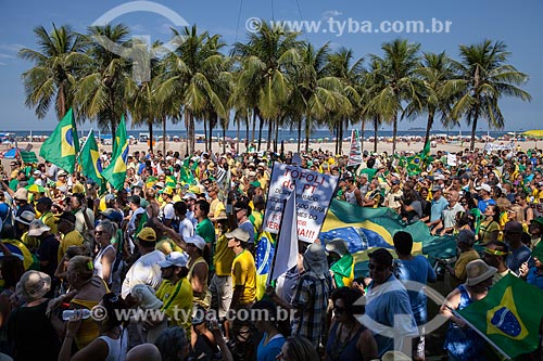  Manifestation against corruption and for the President Dilma Rousseff Impeachment - Copacabana Beach waterfront  - Rio de Janeiro city - Rio de Janeiro state (RJ) - Brazil