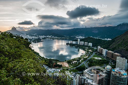  View of Rodrigo de Freitas Lagoon with Morro Dois Irmaos (Two Brothers Mountain) from Cantagalo Hill  - Rio de Janeiro city - Rio de Janeiro state (RJ) - Brazil