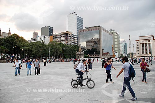  Pedestrians - XV de Novembro Square  - Rio de Janeiro city - Rio de Janeiro state (RJ) - Brazil