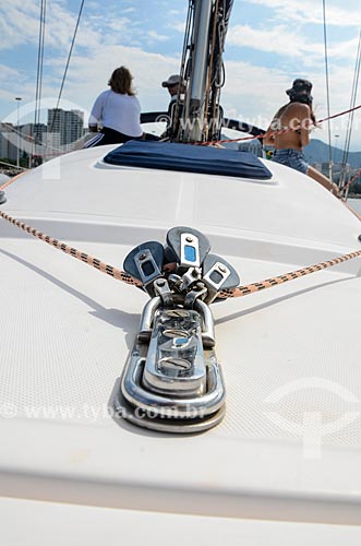  Detail of rope - prow of boat  - Rio de Janeiro city - Rio de Janeiro state (RJ) - Brazil
