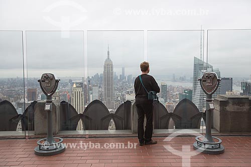  Tourist - terrace of building - Rockefeller Center with the Empire State Building in the background  - New York city - New York - United States of America