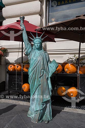  Replica of Statue of Liberty - Wall Street  - New York city - New York - United States of America