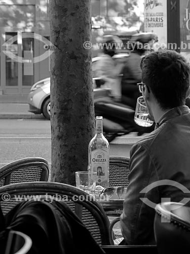  Man drinking water  - Paris - Paris department - France