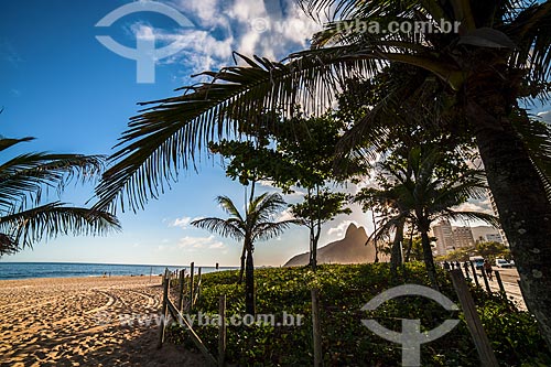  Ipanema Beach with Morro Dois Irmaos (Two Brothers Mountain) in the background  - Rio de Janeiro city - Rio de Janeiro state (RJ) - Brazil