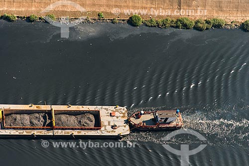 Top view of ferry carrying dirt from Tiete River  - Sao Paulo city - Sao Paulo state (SP) - Brazil