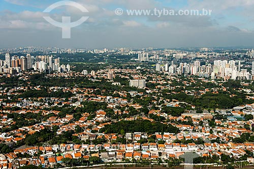  Aerial photo Lapa neighborhood with buildings of the Vila Leopoldina neighborhood in the background  - Sao Paulo city - Sao Paulo state (SP) - Brazil