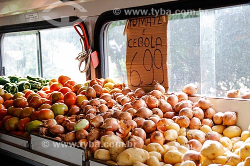  Varejao Volante - Bus used as an itinerant street fair  - Rio de Janeiro city - Rio de Janeiro state (RJ) - Brazil