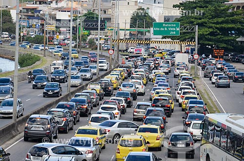  Traffic on Ministro Ivan Lins Avenue  - Rio de Janeiro city - Rio de Janeiro state (RJ) - Brazil