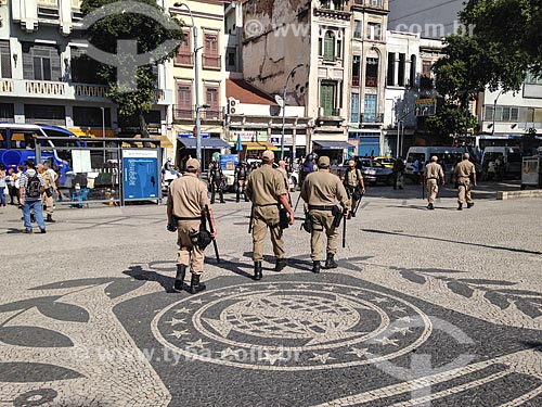  Municipal guard working - Tiradentes Square (Praça Tiradentes)  - Rio de Janeiro city - Rio de Janeiro state (RJ) - Brazil