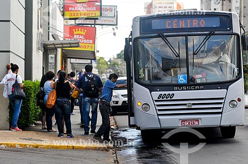  People embarking on bus  - Presidente Prudente city - Sao Paulo state (SP) - Brazil
