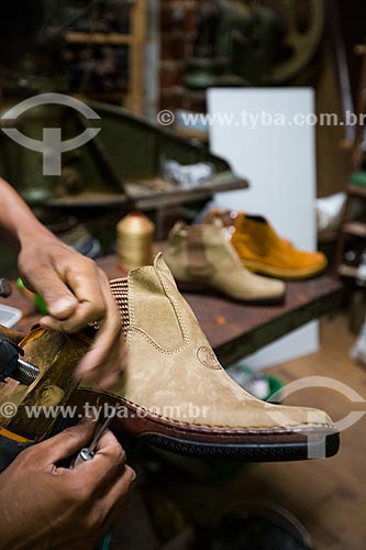  Detail of shoemaker making boots - factory and store boots Rei do Gado  - Anapolis city - Goias state (GO) - Brazil
