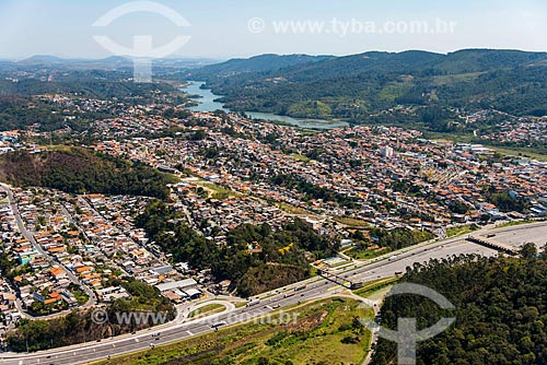  Aerial photo snippet of Fernao Dias Highway (BR-381) near to Mairipora city with the Paulo de Paiva Castro Dam in the background  - Mairipora city - Sao Paulo state (SP) - Brazil