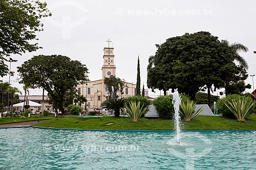  Fountain - Bom Jesus Square with the Cathedral of Senhor Bom Jesus da Lapa in the background  - Anapolis city - Goias state (GO) - Brazil