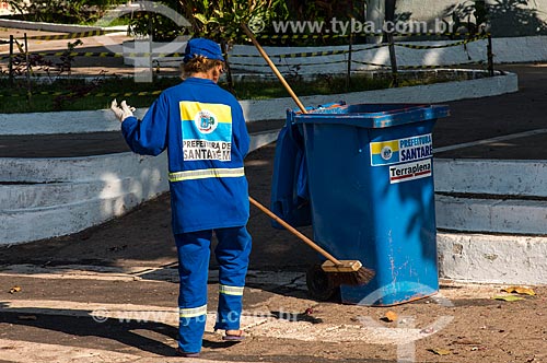  Street sweeper - main square of Alter-do-Chao district  - Santarem city - Para state (PA) - Brazil
