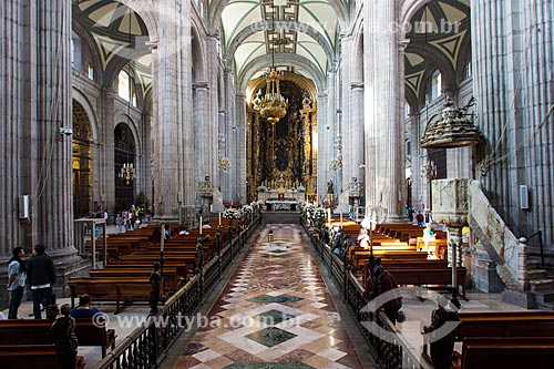  Inside of La Catedral Metropolitana de la Ciudad de Mexico (Metropolitan Cathedral of Mexico City) - 1813  - Mexico city - Federal District - Mexico
