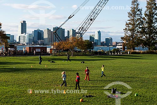  Children playing - Battery Park  - New York city - New York - United States of America