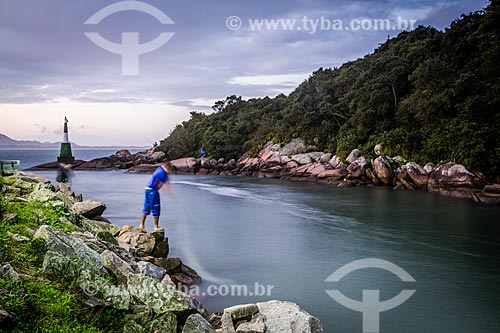  Fisherman - channel of Barra da Lagoa Beach with the lighthouse in the background  - Florianopolis city - Santa Catarina state (SC) - Brazil